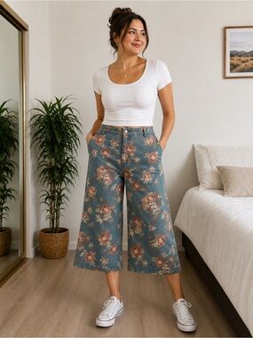 fab'rik Blue Floral Wide-Leg Cropped Pants